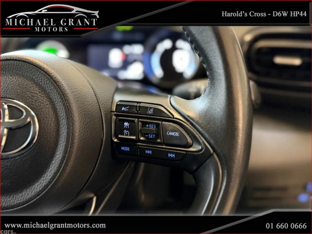 Toyota Yaris Cross Hatchback, Petrol Hybrid, 2023, Grey