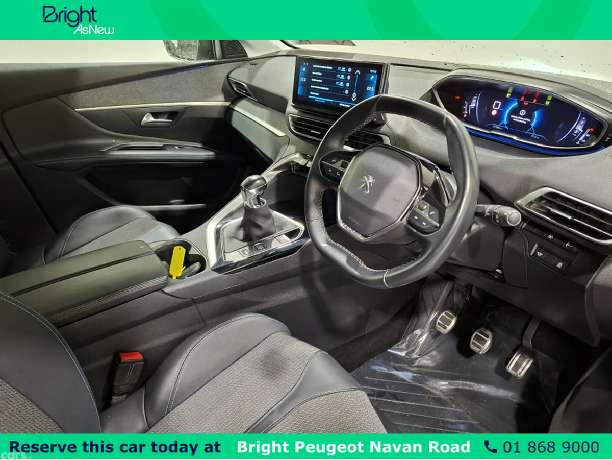 Peugeot 5008 MPV, Petrol, 2023, Grey