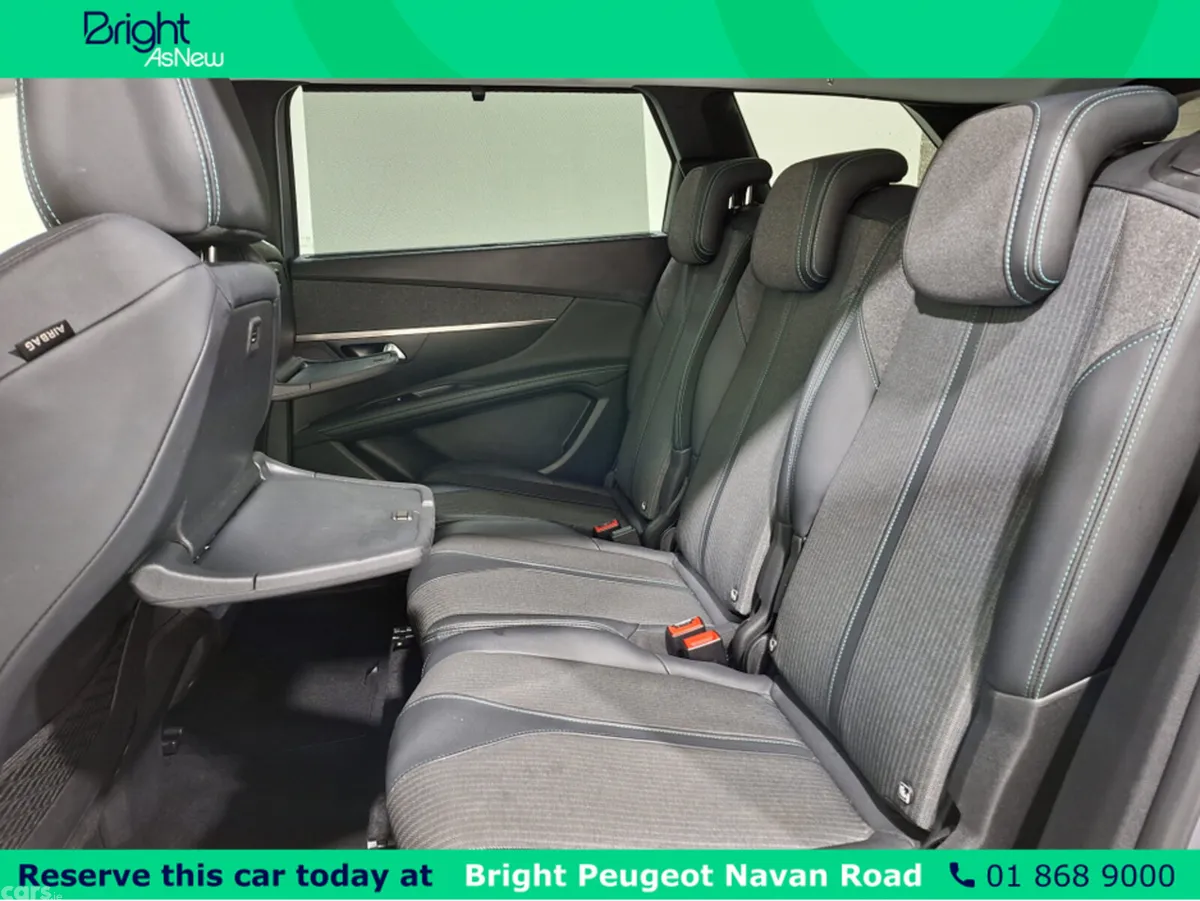 Peugeot 5008 MPV, Petrol, 2023, Grey