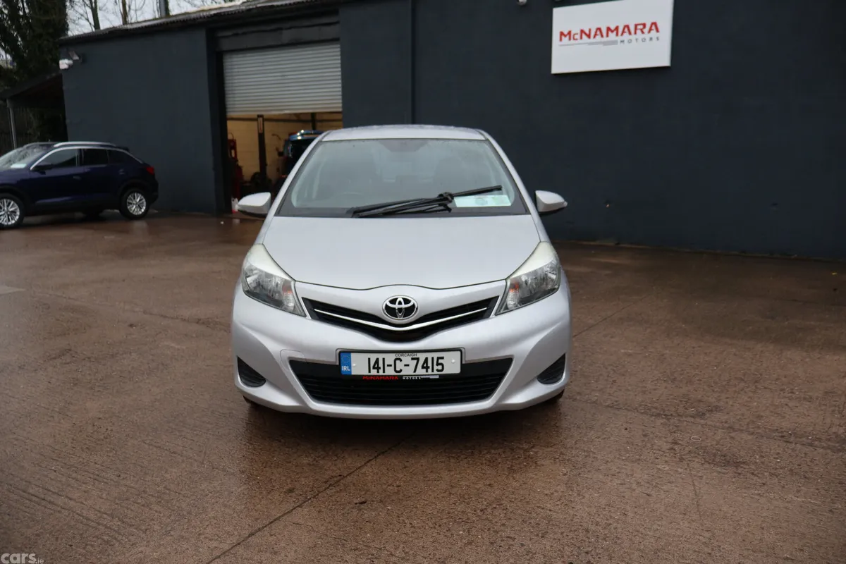 Toyota Yaris Hatchback, Petrol, 2014, Silver