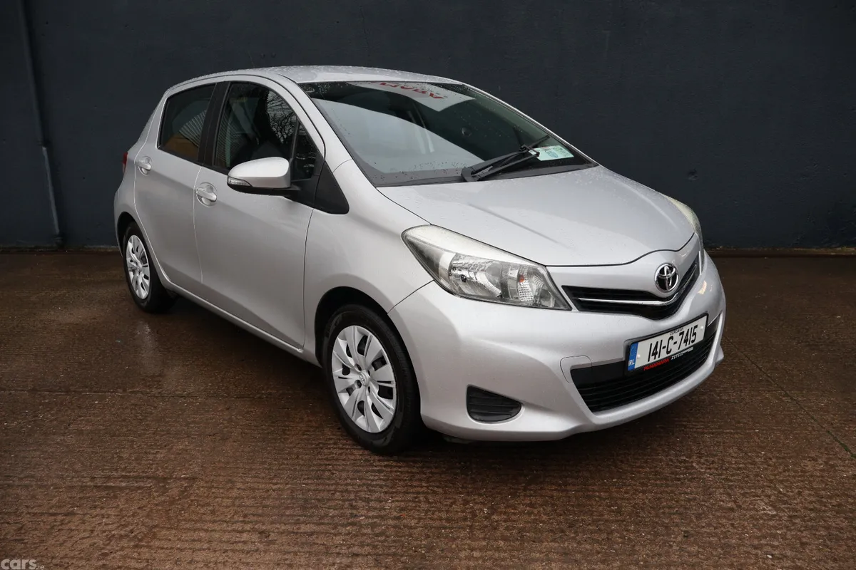 Toyota Yaris Hatchback, Petrol, 2014, Silver