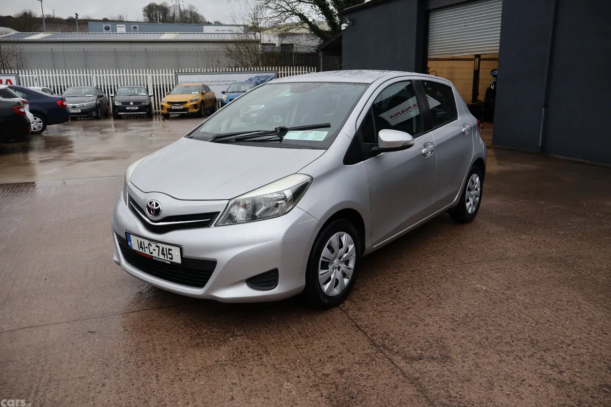 Toyota Yaris Hatchback, Petrol, 2014, Silver