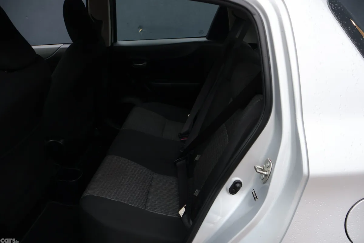 Toyota Yaris Hatchback, Petrol, 2014, Silver