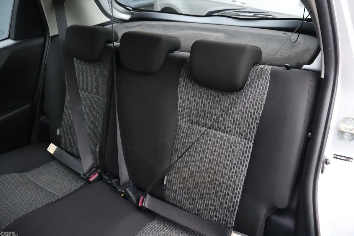 Toyota Yaris Hatchback, Petrol, 2014, Silver