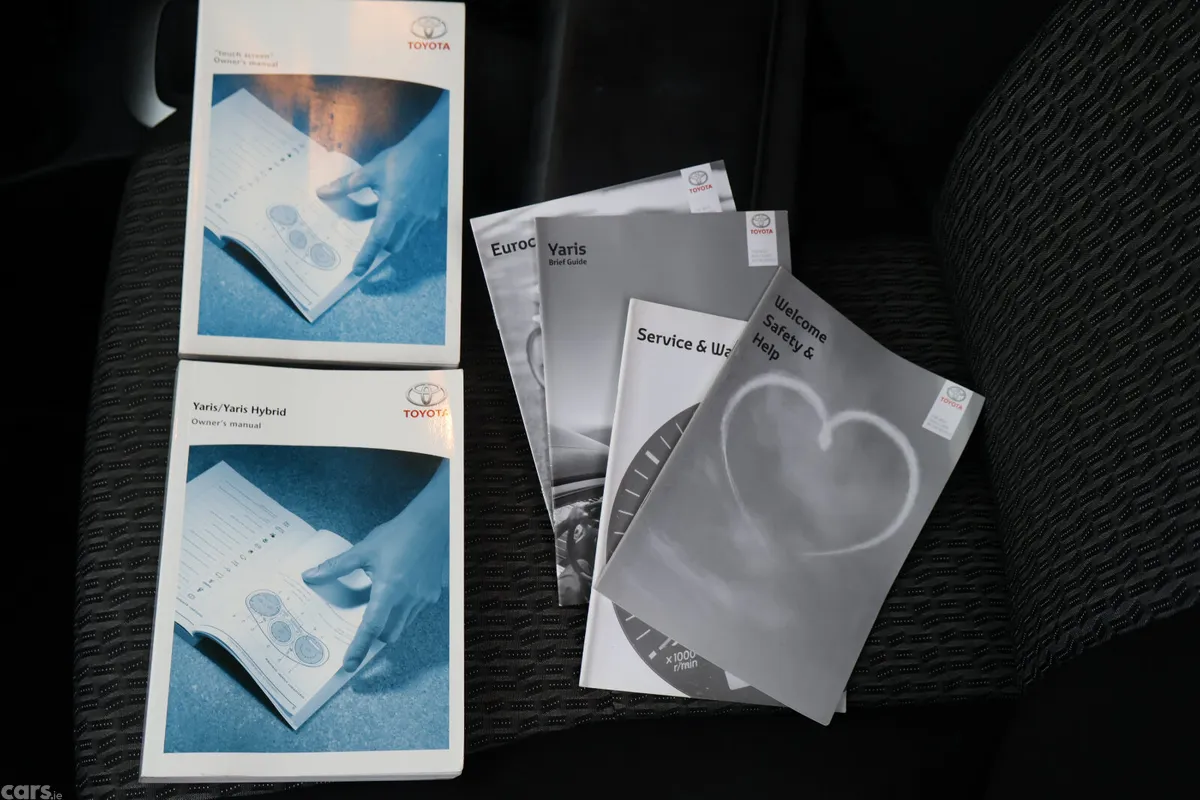 Toyota Yaris Hatchback, Petrol, 2014, Silver