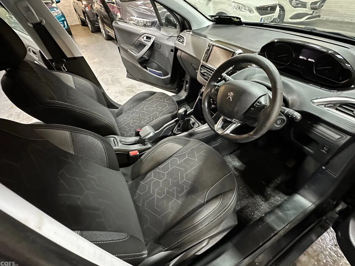 Peugeot 2008 Hatchback, Diesel, 2018, Black