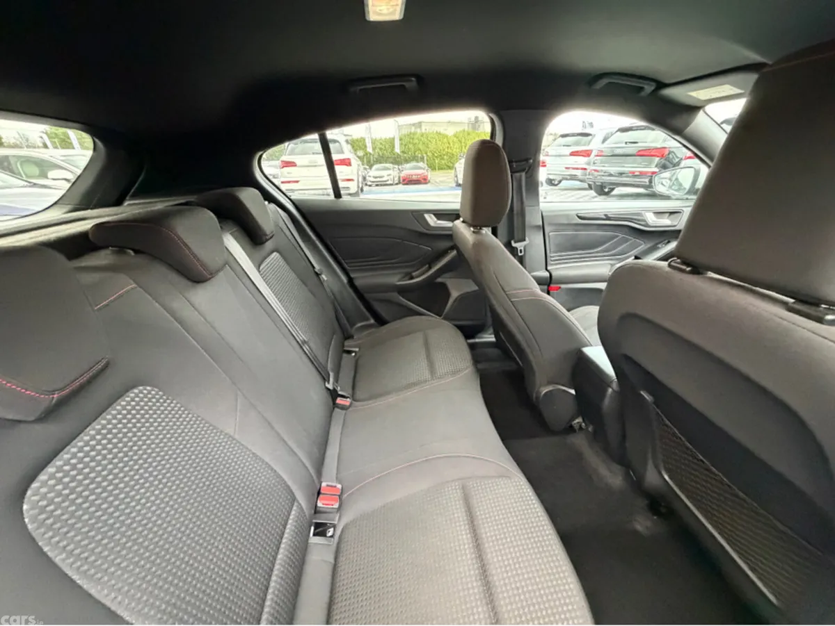 Ford Focus Hatchback, Petrol, 2023, Silver