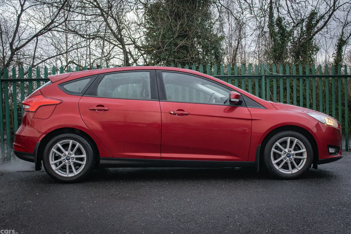Ford Focus Hatchback, Diesel, 2015, Red