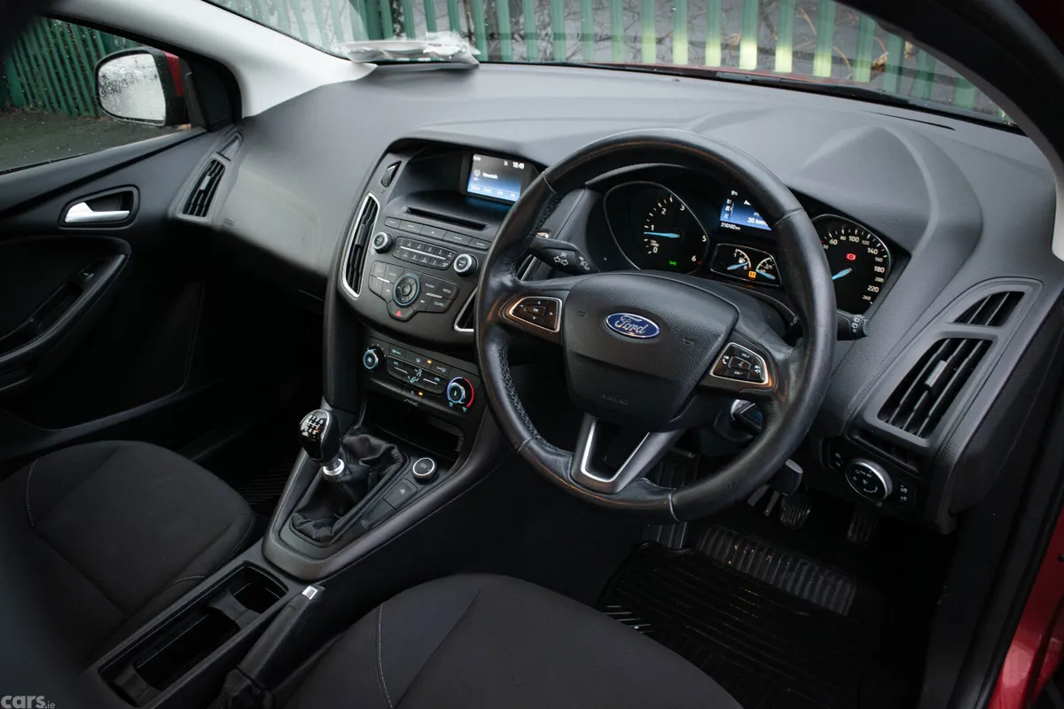 Ford Focus Hatchback, Diesel, 2015, Red
