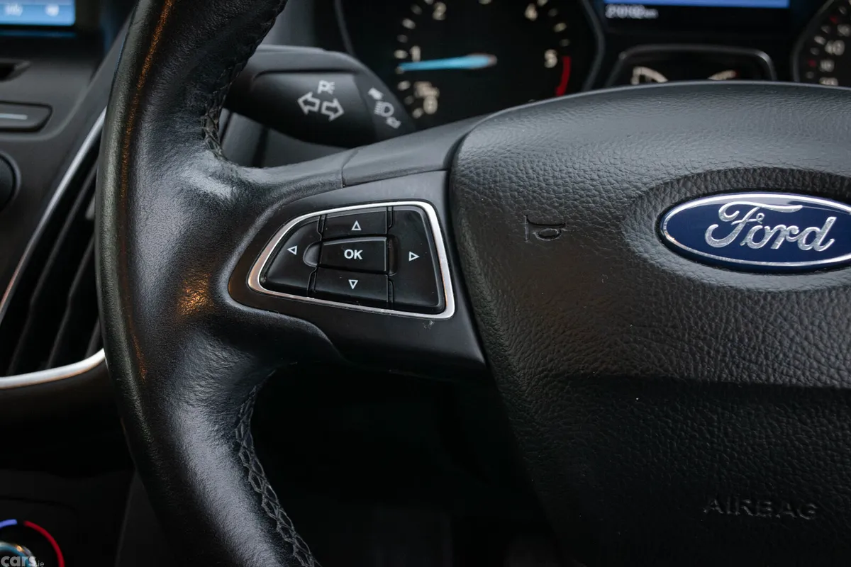Ford Focus Hatchback, Diesel, 2015, Red