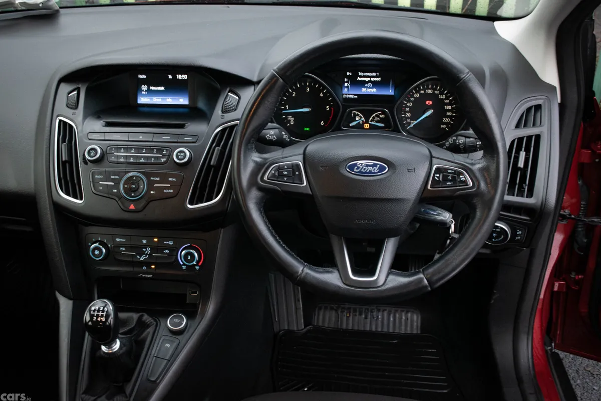 Ford Focus Hatchback, Diesel, 2015, Red