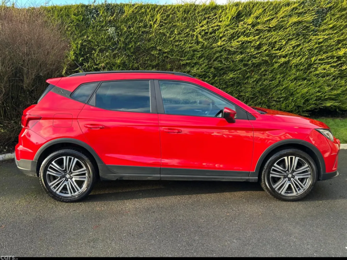 SEAT Arona Hatchback, Petrol, 2022, Red