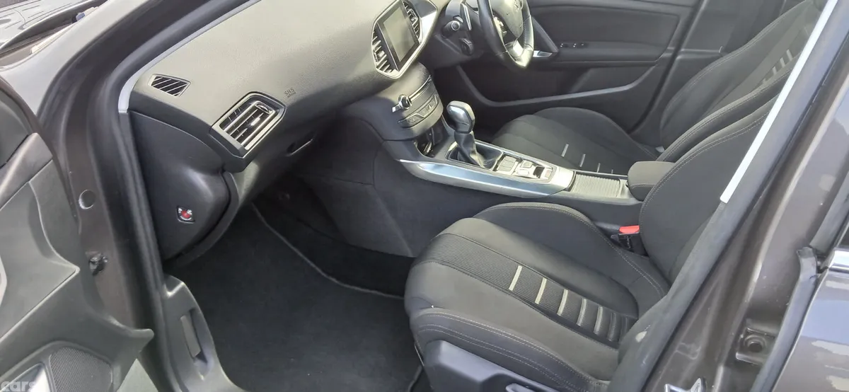 Peugeot 308 Hatchback, Petrol, 2015, Grey