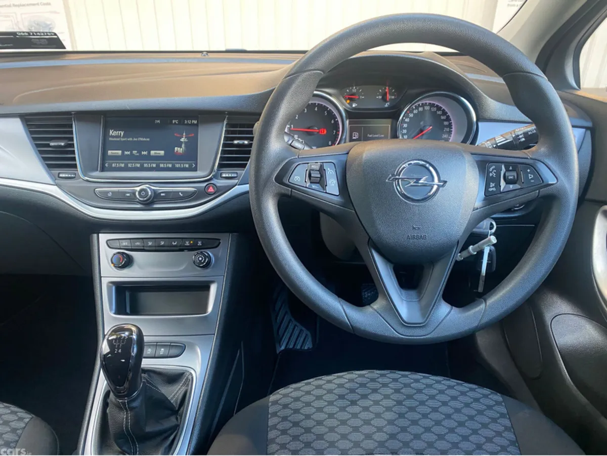 Opel Astra Hatchback, Petrol, 2019, Blue