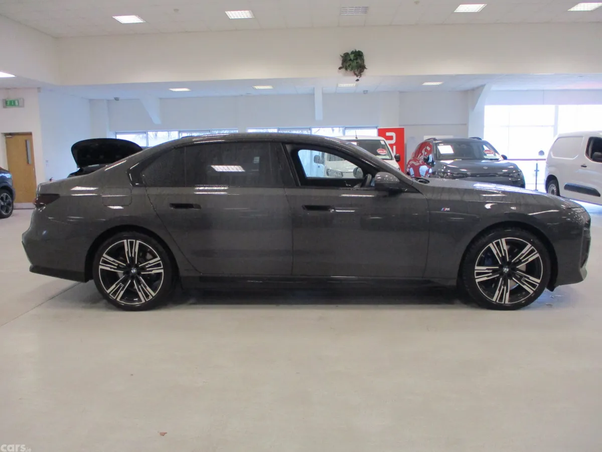 BMW 7-Series Saloon, Petrol Plug-in Hybrid, 2025, Grey