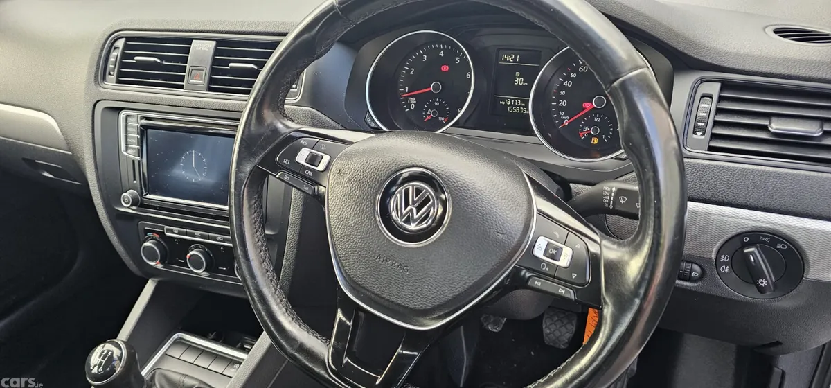 Volkswagen Jetta Saloon, Petrol, 2016, Silver