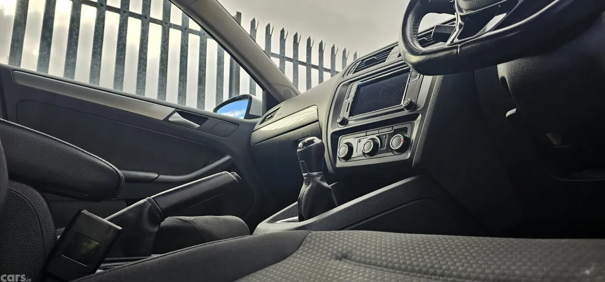 Volkswagen Jetta Saloon, Petrol, 2016, Silver