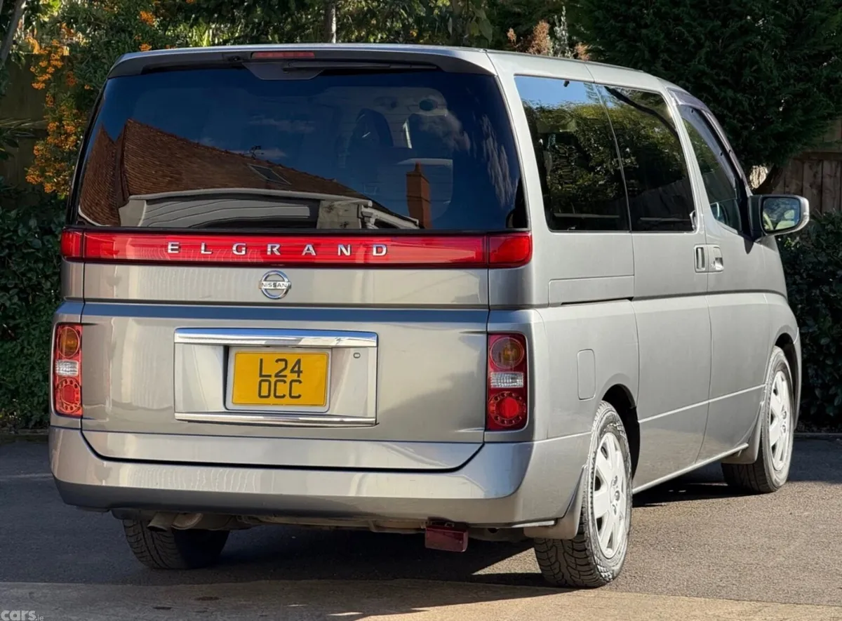 Nissan Elgrand MPV, Petrol, 2007, Silver
