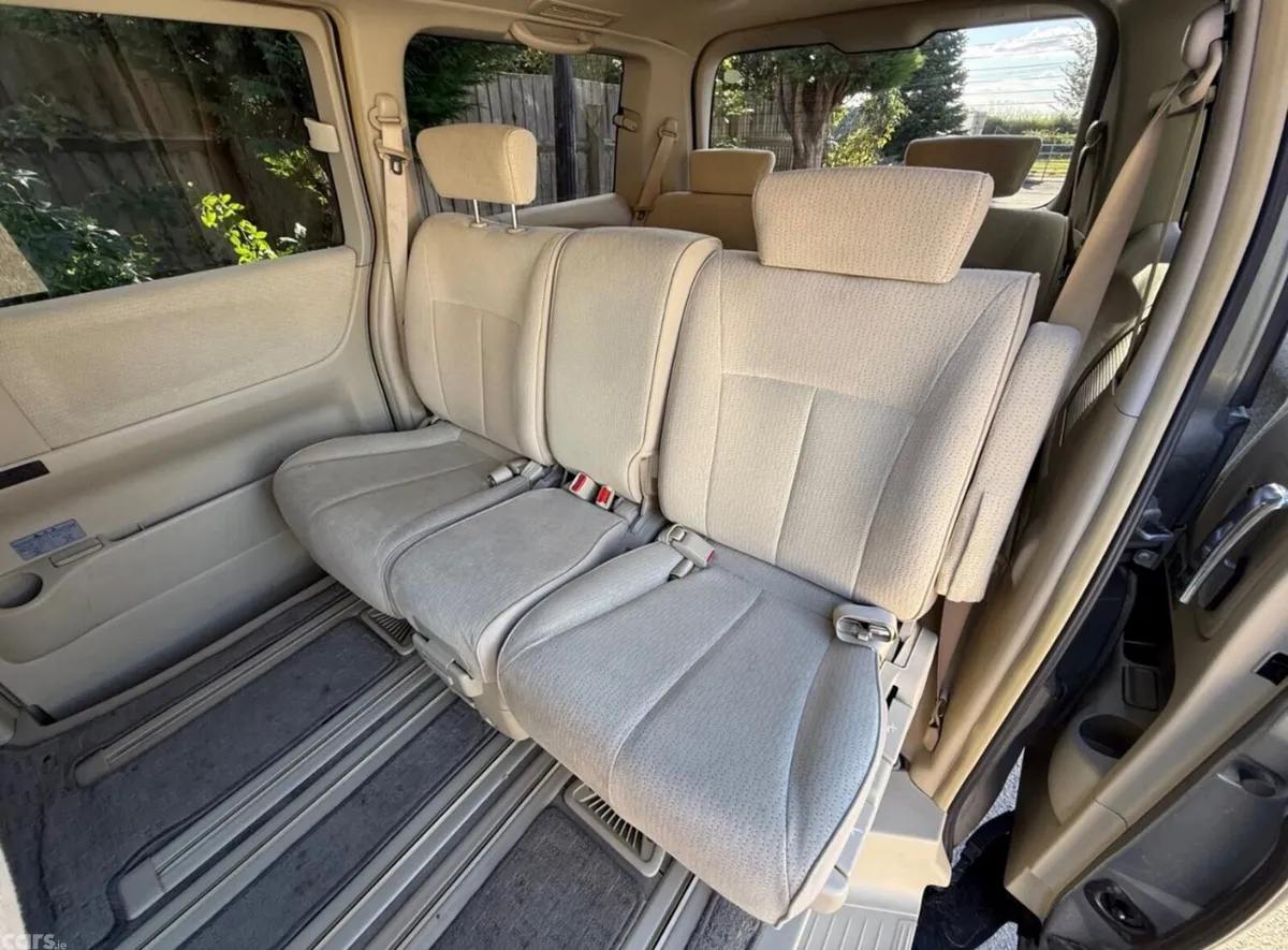 Nissan Elgrand MPV, Petrol, 2007, Silver