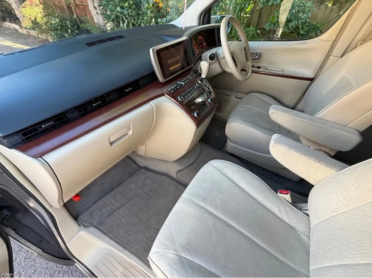 Nissan Elgrand MPV, Petrol, 2007, Silver