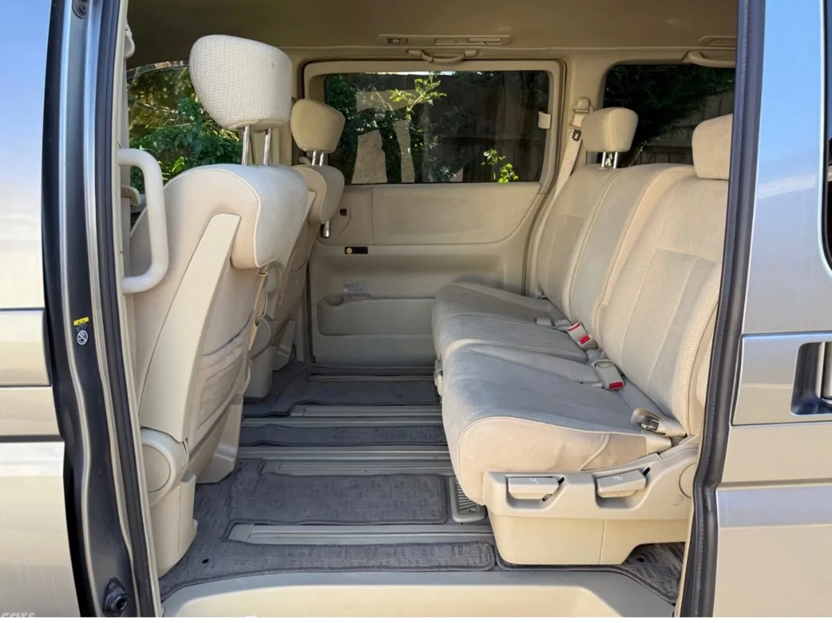 Nissan Elgrand MPV, Petrol, 2007, Silver