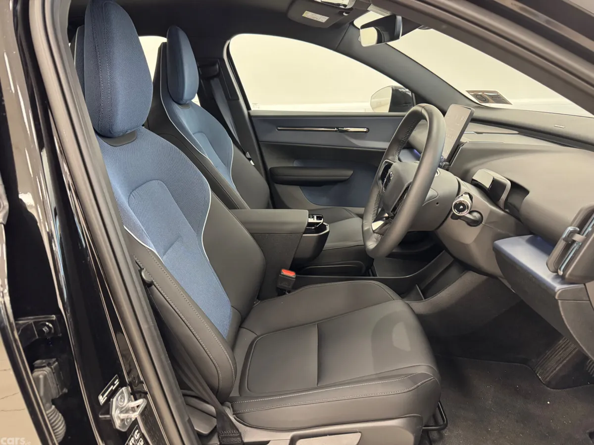 Volvo EX30 Estate/Jeep, Electric, 2024, Black