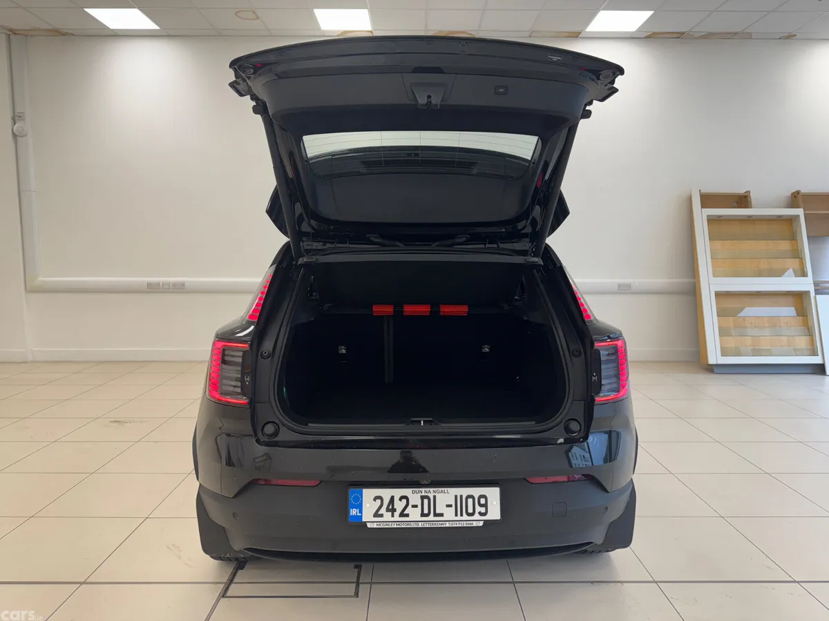 Volvo EX30 Estate/Jeep, Electric, 2024, Black