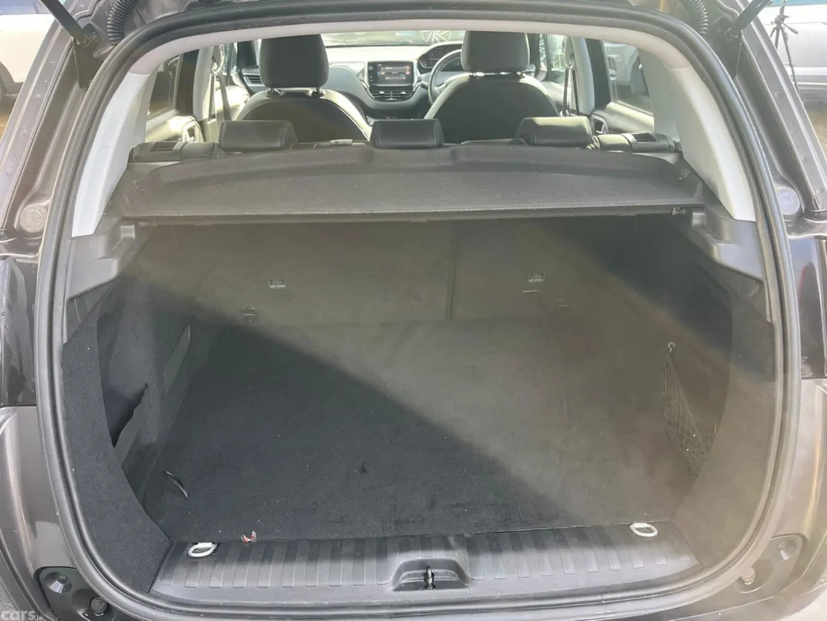 Peugeot 2008 Hatchback, Petrol, 2016, Grey