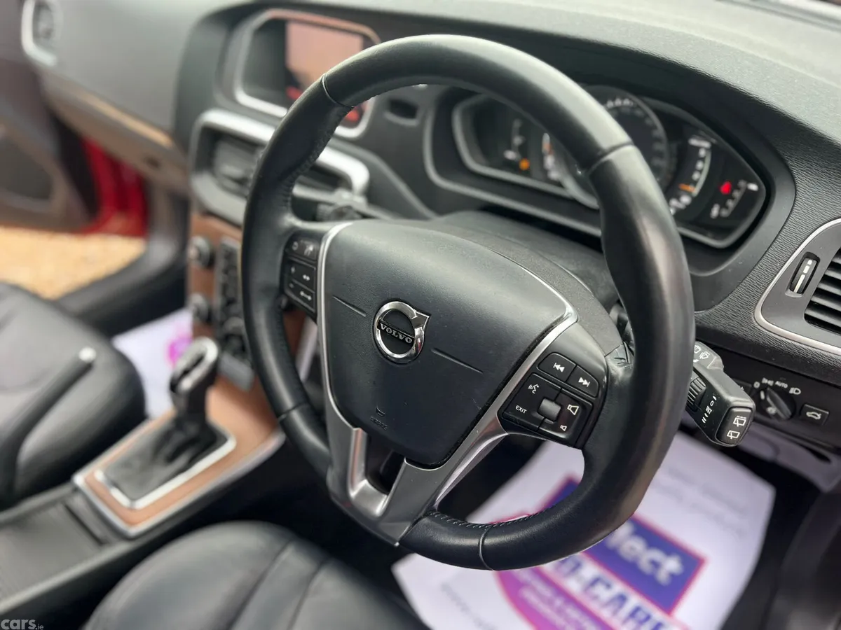 Volvo V40 Hatchback, Diesel, 2019, Red