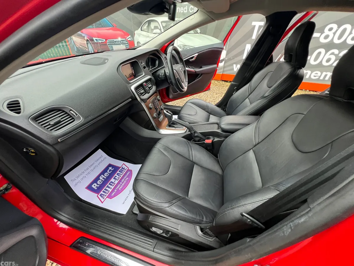 Volvo V40 Hatchback, Diesel, 2019, Red