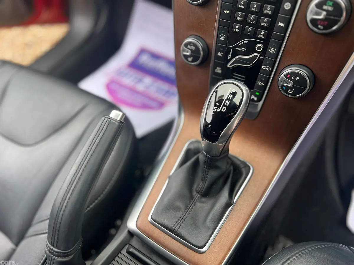 Volvo V40 Hatchback, Diesel, 2019, Red