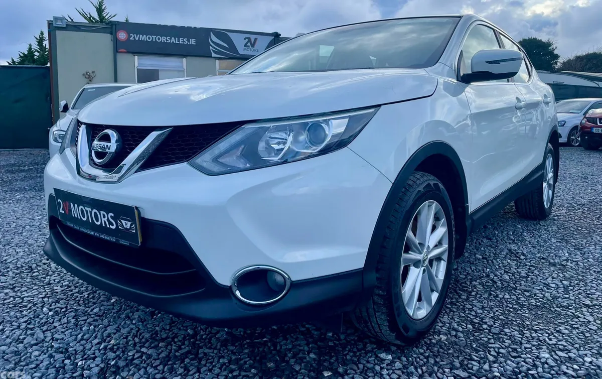 Nissan Qashqai Hatchback, Diesel, 2015, White
