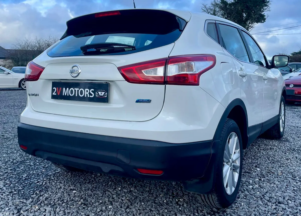 Nissan Qashqai Hatchback, Diesel, 2015, White