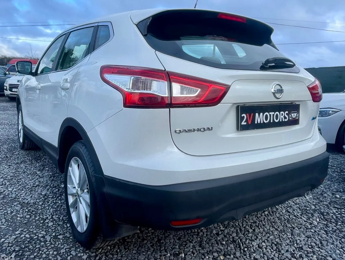 Nissan Qashqai Hatchback, Diesel, 2015, White