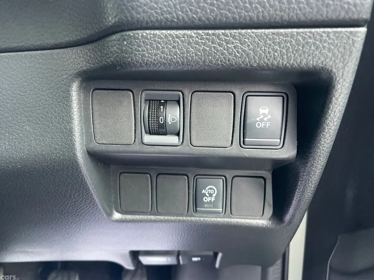 Nissan Qashqai Hatchback, Diesel, 2015, White