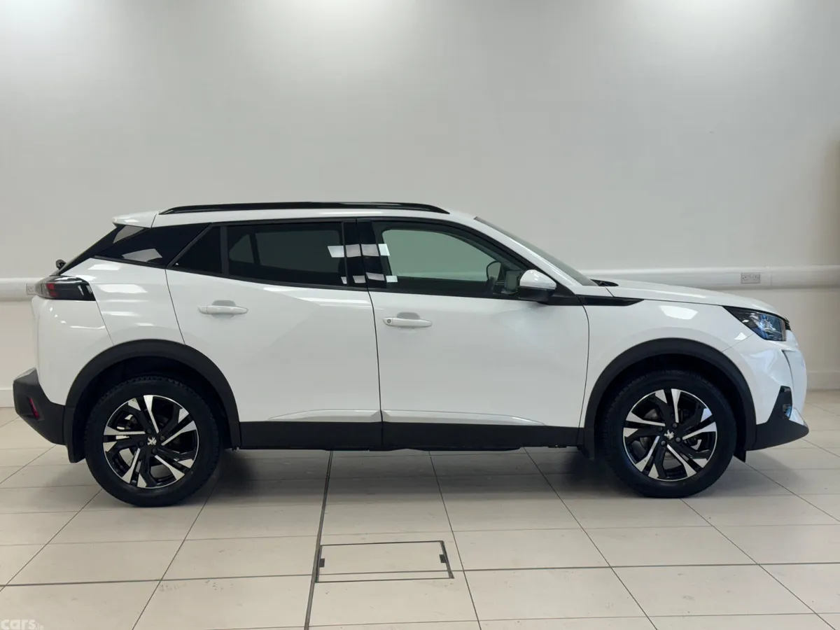 Peugeot 2008 MPV, Petrol, 2021, White