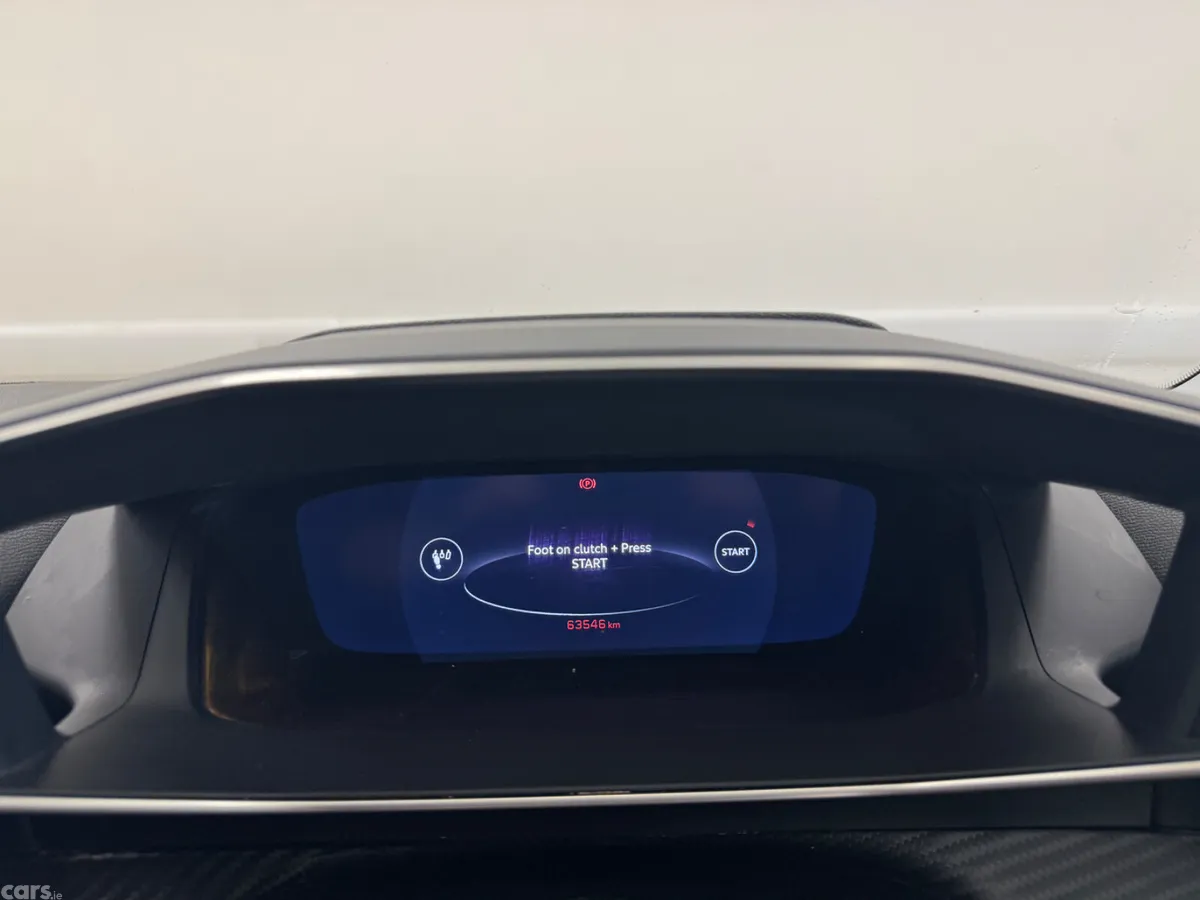 Peugeot 2008 MPV, Petrol, 2021, White