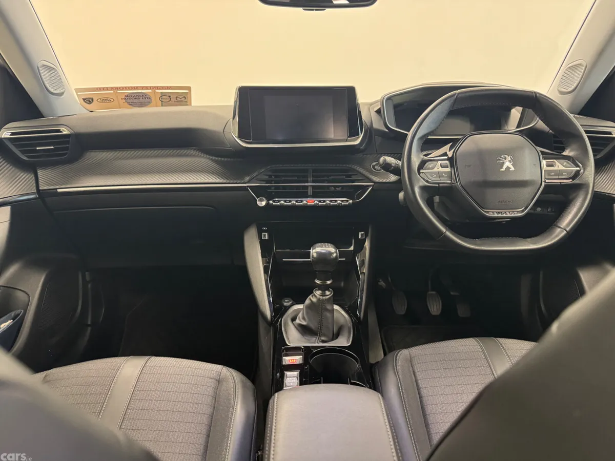 Peugeot 2008 MPV, Petrol, 2021, White