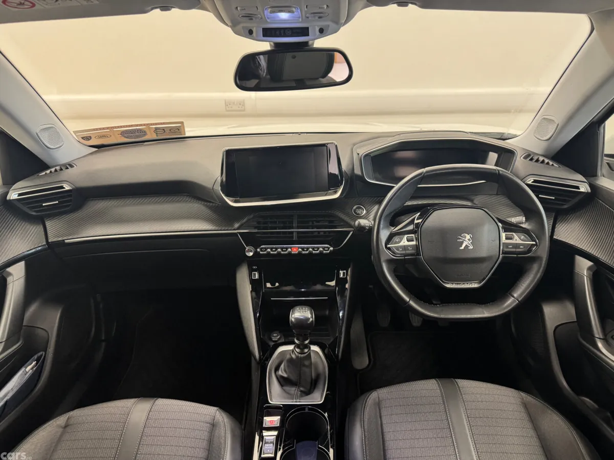 Peugeot 2008 MPV, Petrol, 2021, White
