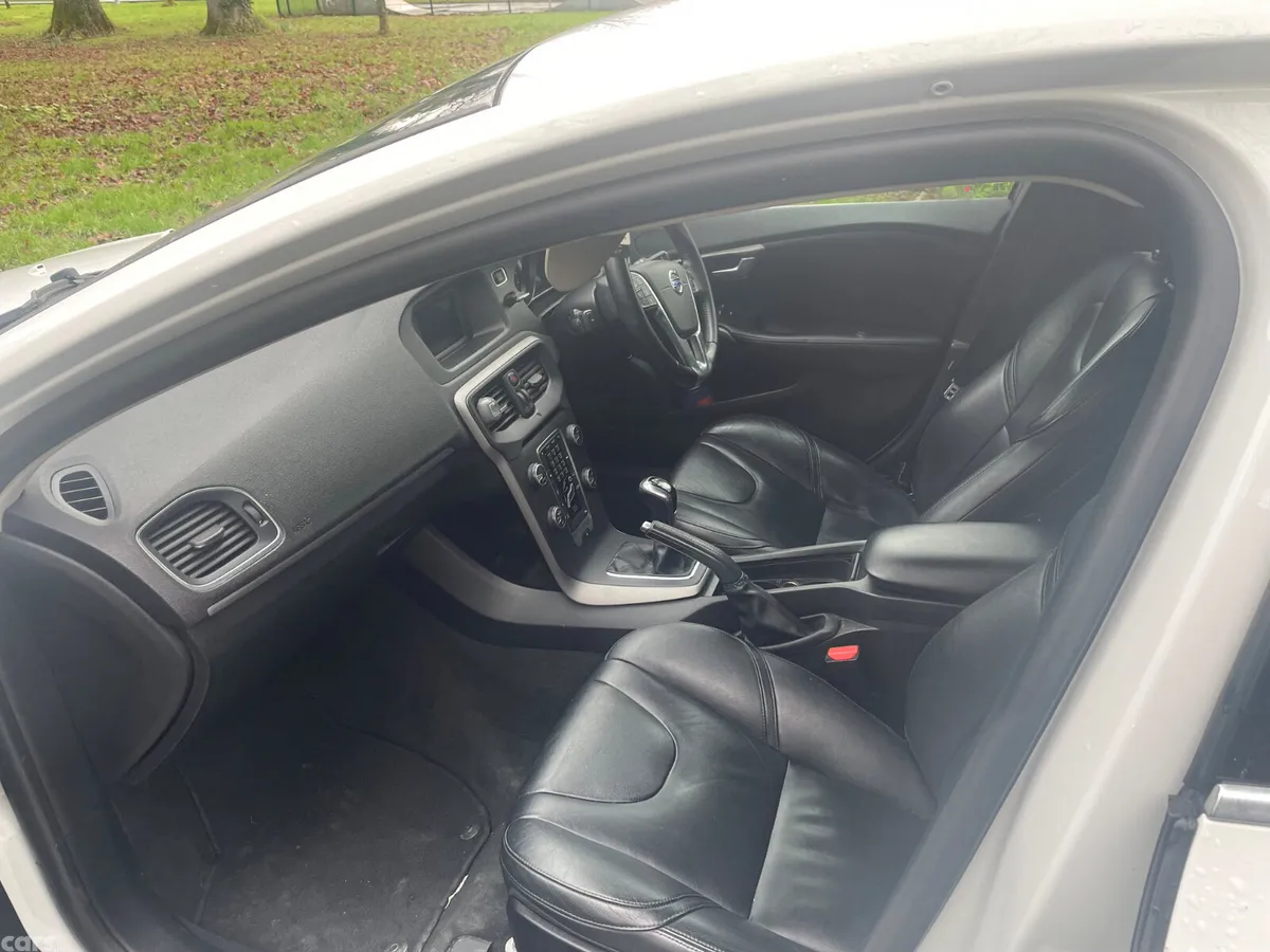 Volvo V40 Hatchback, Diesel, 2016, White