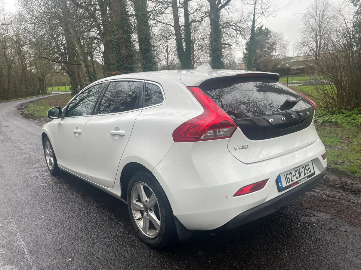 Volvo V40 Hatchback, Diesel, 2016, White
