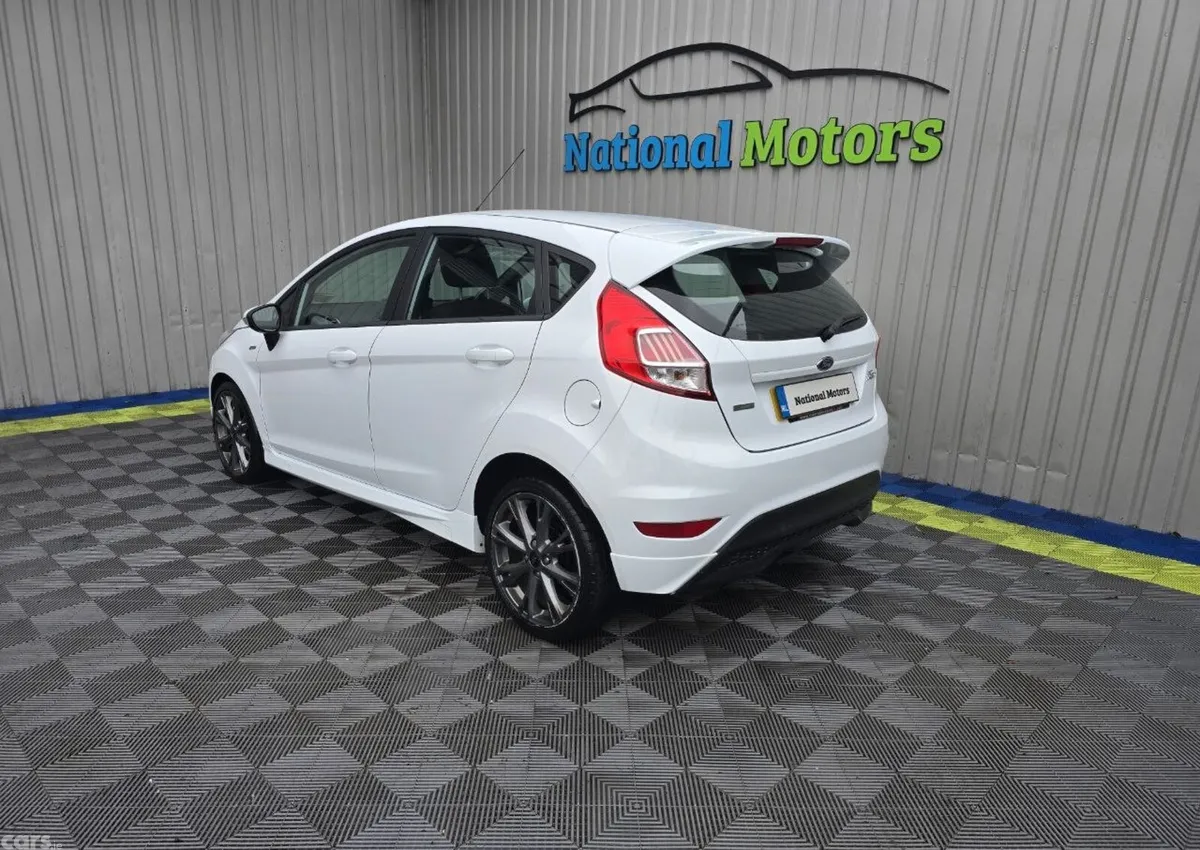 Ford Fiesta Hatchback, Petrol, 2017, White