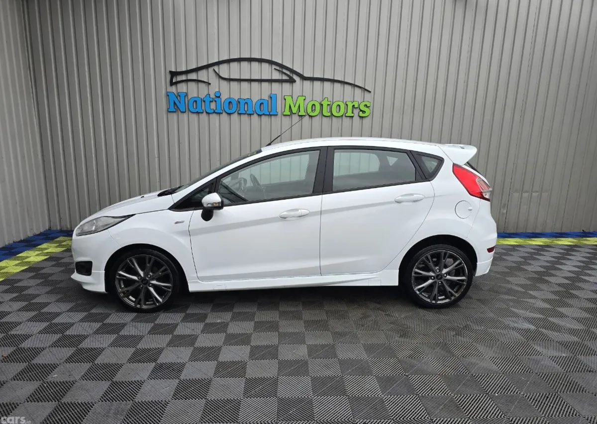 Ford Fiesta Hatchback, Petrol, 2017, White