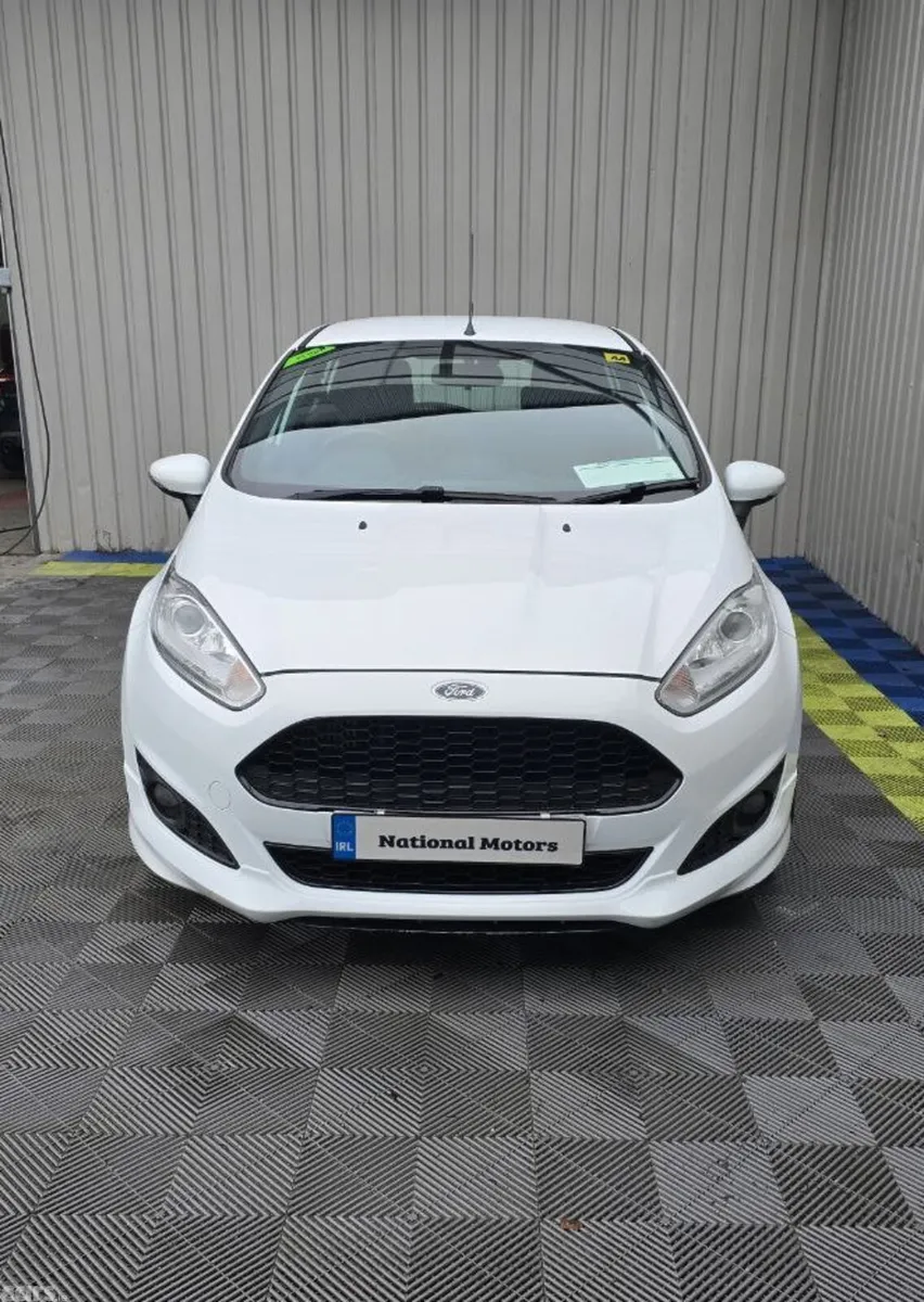 Ford Fiesta Hatchback, Petrol, 2017, White