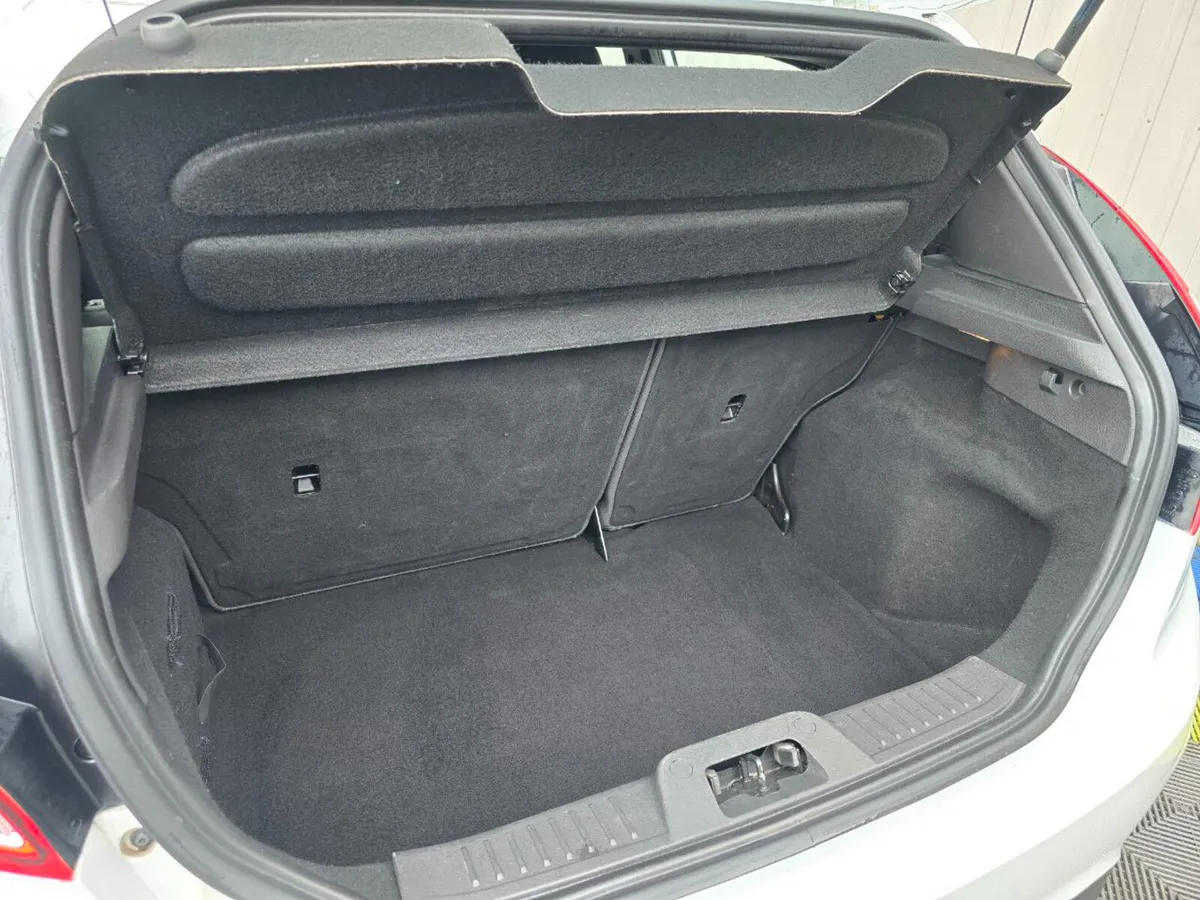Ford Fiesta Hatchback, Petrol, 2017, White