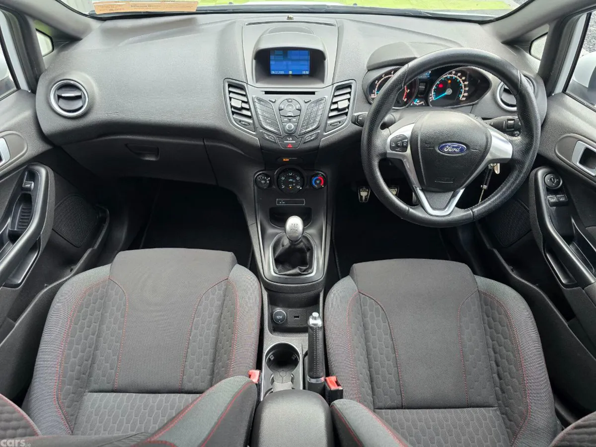 Ford Fiesta Hatchback, Petrol, 2017, White