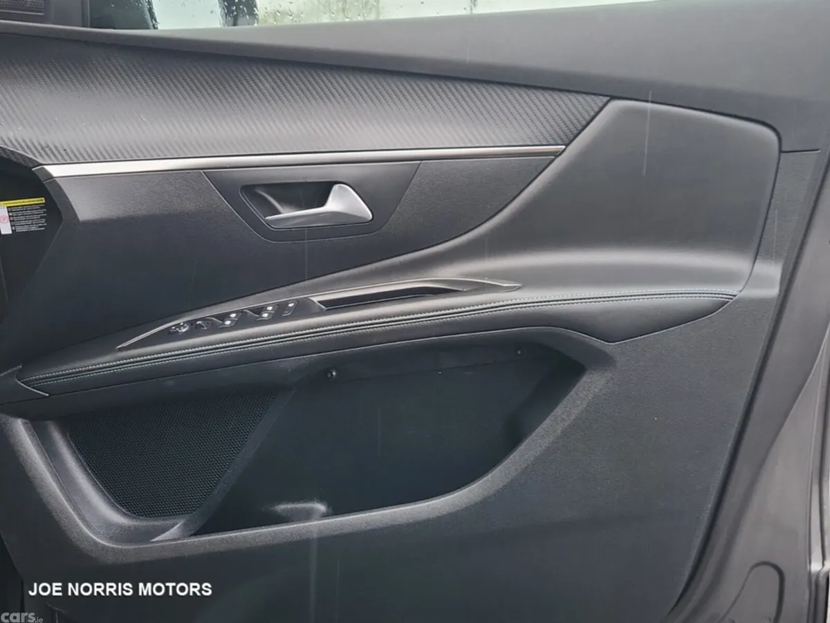 Peugeot 5008 SUV, Diesel, 2024, Grey