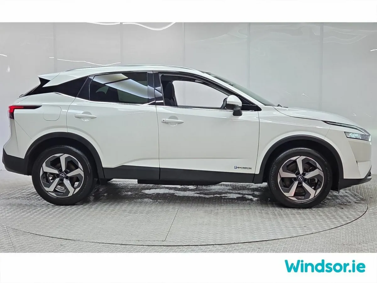 Nissan Qashqai MPV, Petrol Hybrid, 2024, White