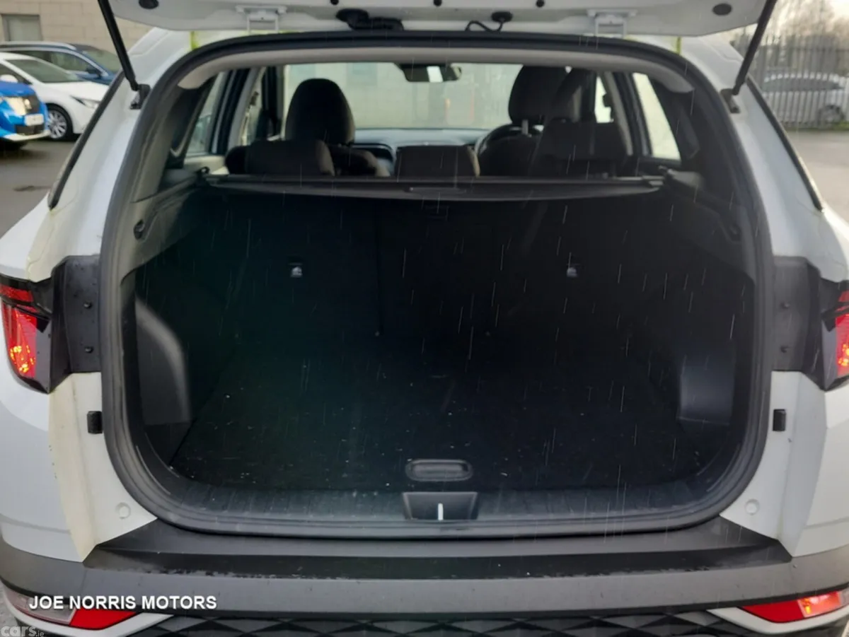Hyundai Tucson MPV, Petrol Hybrid, 2023, White