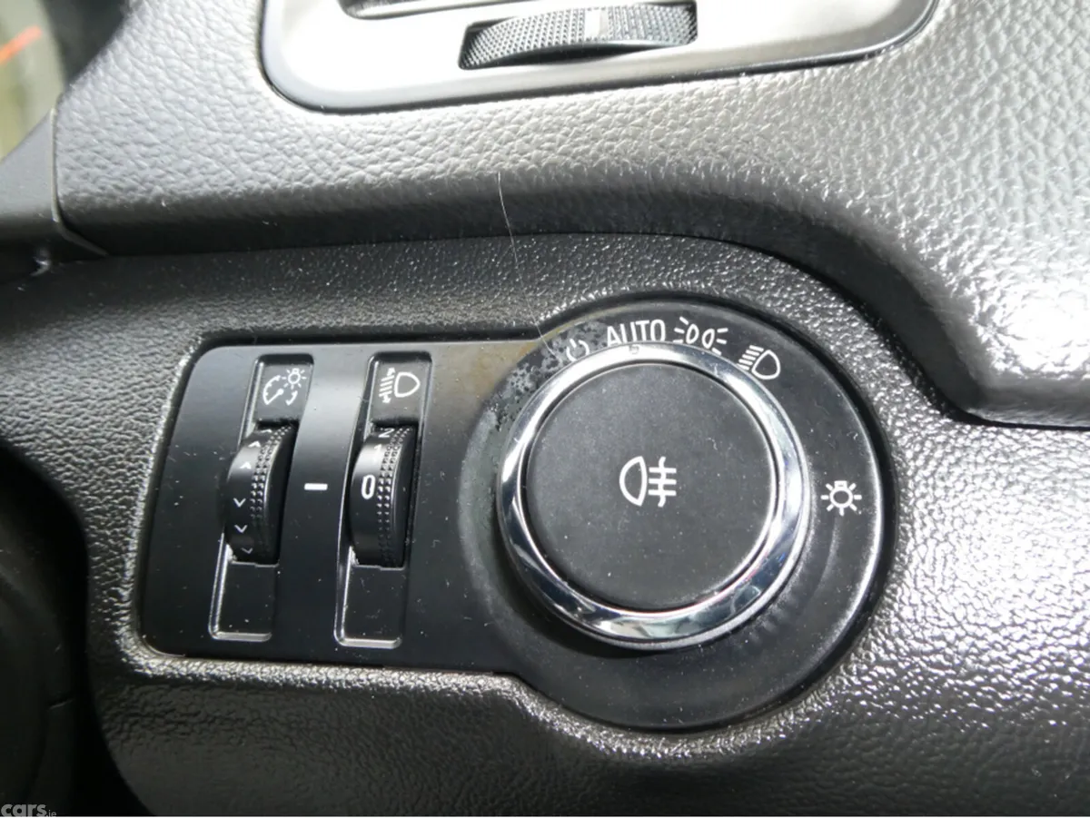 Opel Insignia Hatchback, Diesel, 2012, Grey
